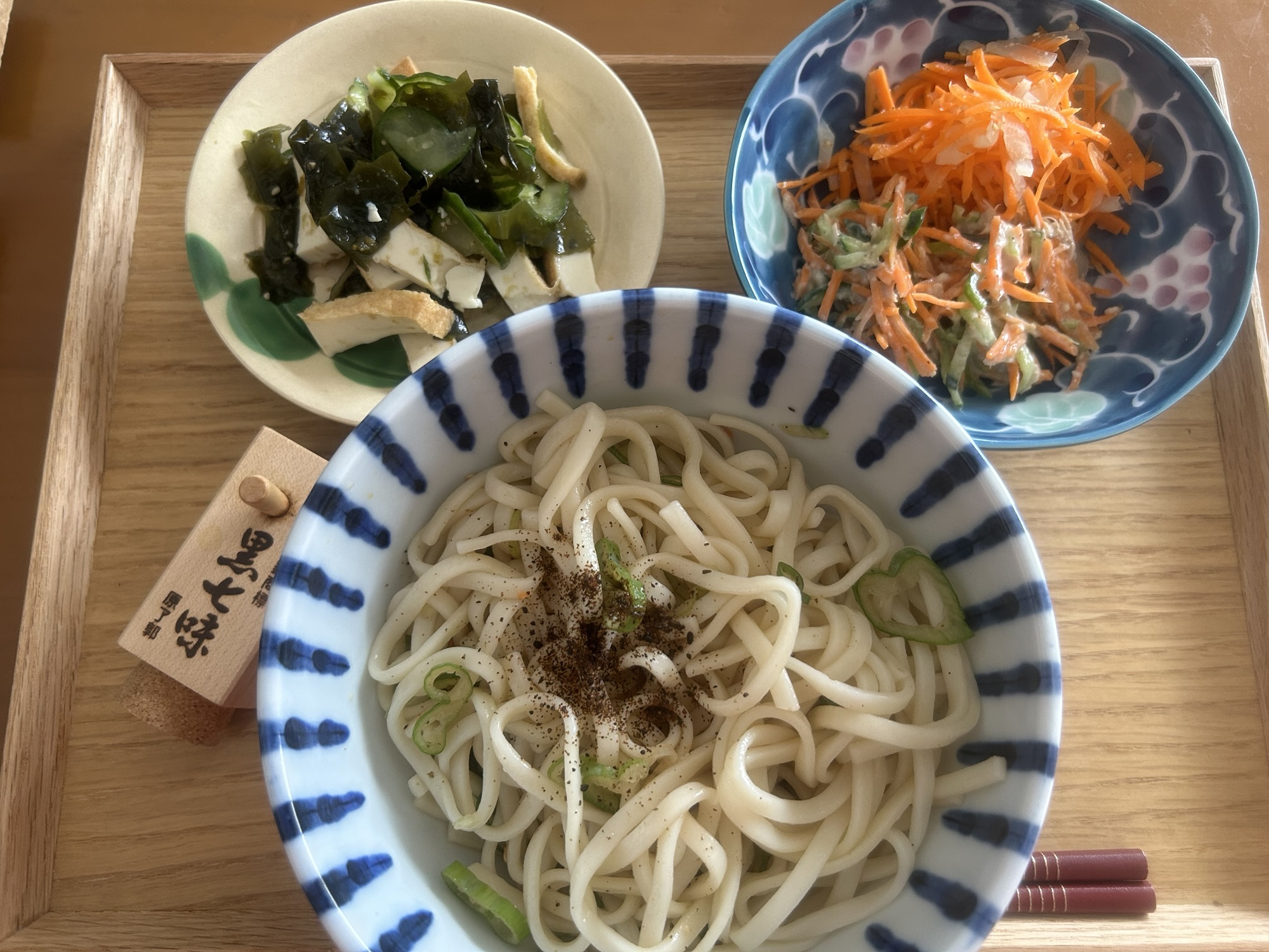 本日のお昼ご飯はぶっかけ冷やしうどん。